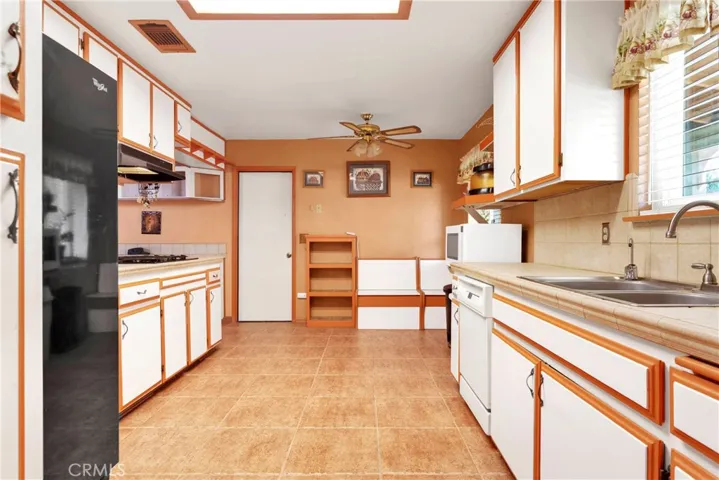 15424 Little Beaver Street, Victorville, California 92395