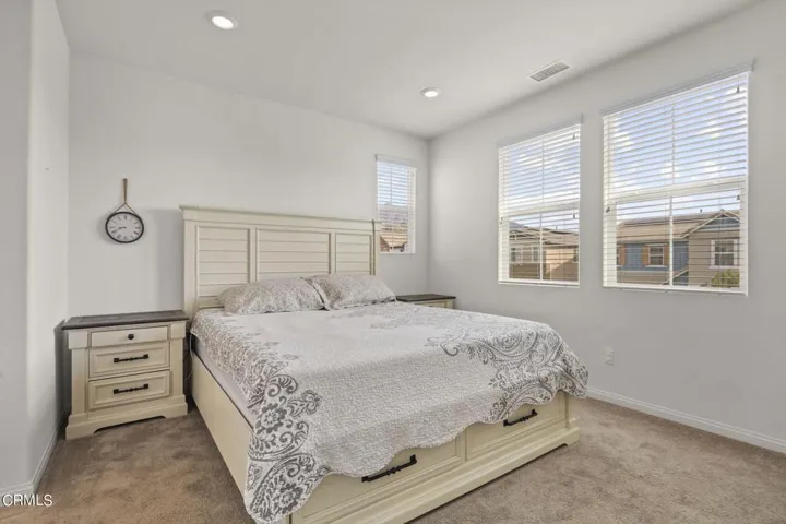 13-web-or-mls-Upmarketmedia_422Tib-66