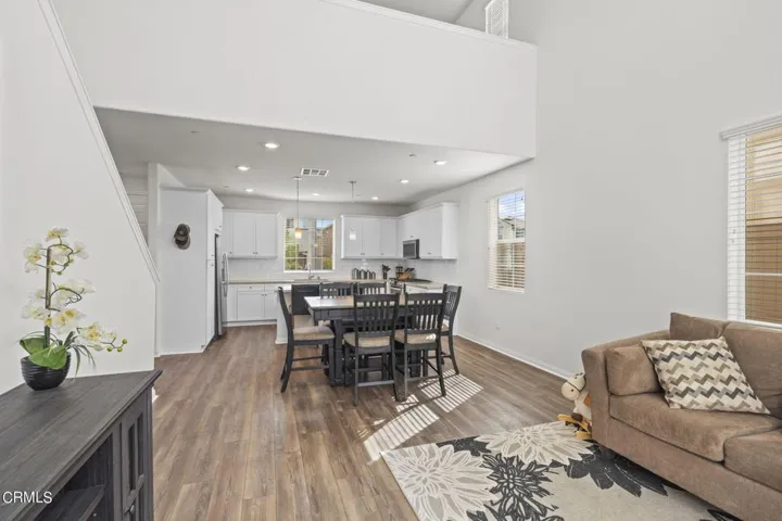 4-web-or-mls-Upmarketmedia_422Tib-15