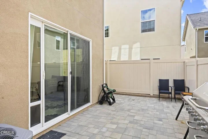 21-web-or-mls-Upmarketmedia_422Tib-93