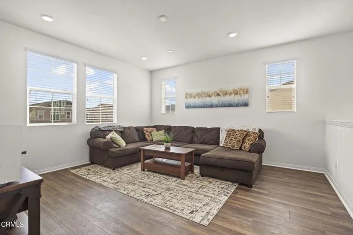 10-web-or-mls-Upmarketmedia_422Tib-48