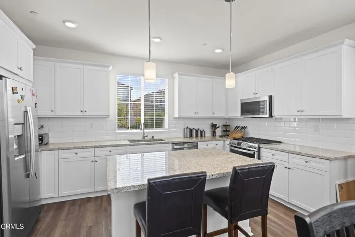7-web-or-mls-Upmarketmedia_422Tib-30