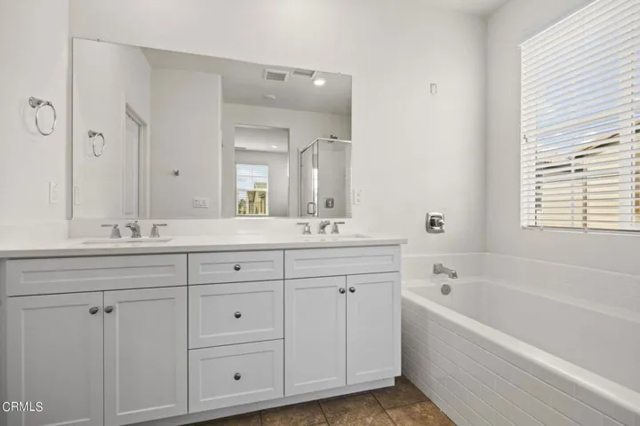 14-web-or-mls-Upmarketmedia_422Tib-69