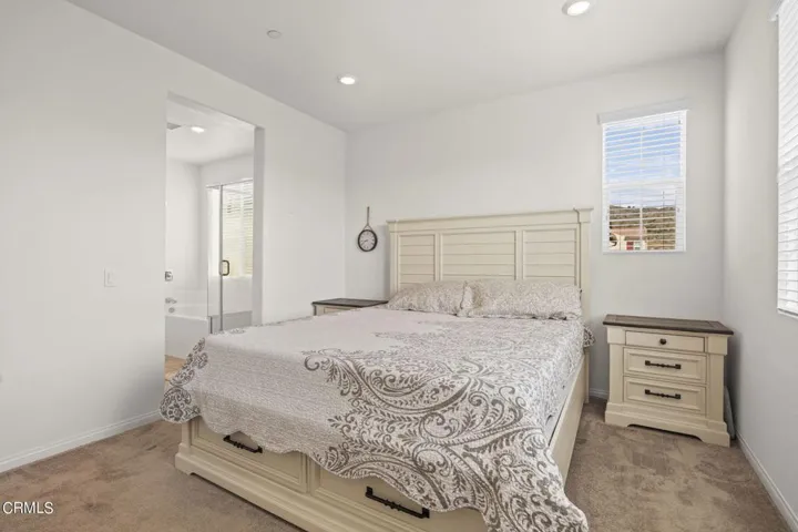 12-web-or-mls-Upmarketmedia_422Tib-60