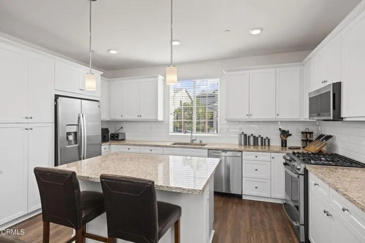 8-web-or-mls-Upmarketmedia_422Tib-36