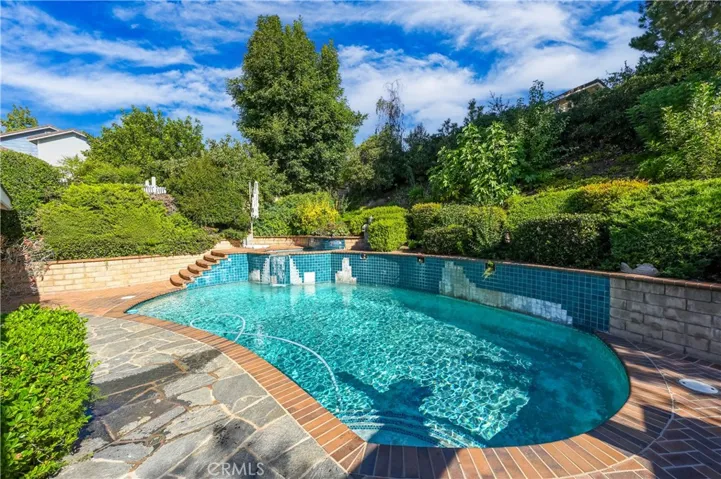 6880 Country Club Drive, La Verne, California 91750