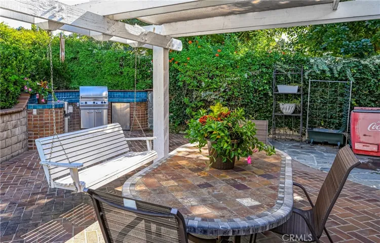 6880 Country Club Drive, La Verne, California 91750