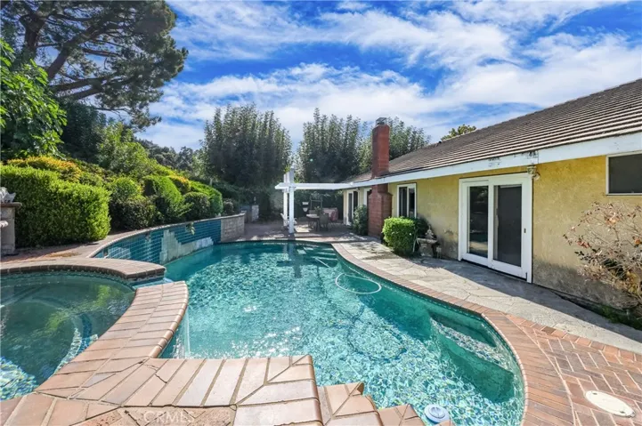6880 Country Club Drive, La Verne, California 91750