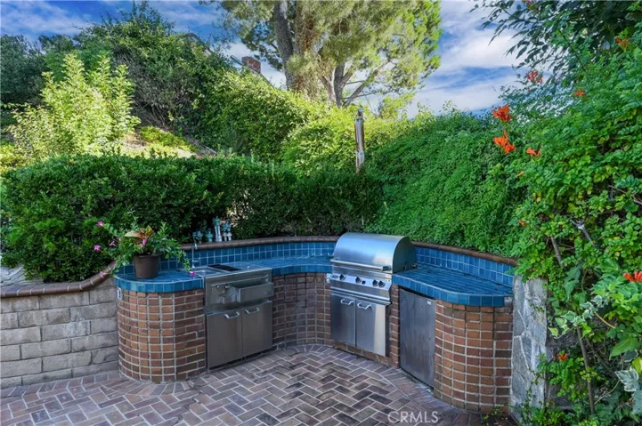 6880 Country Club Drive, La Verne, California 91750