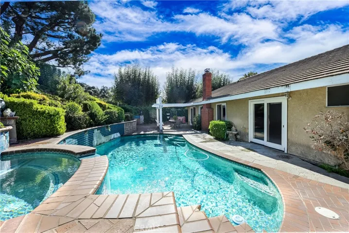 6880 Country Club Drive, La Verne, California 91750