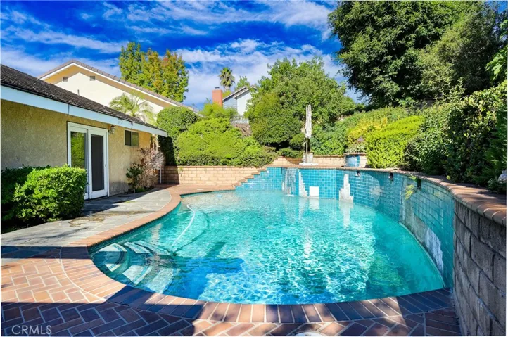 6880 Country Club Drive, La Verne, California 91750