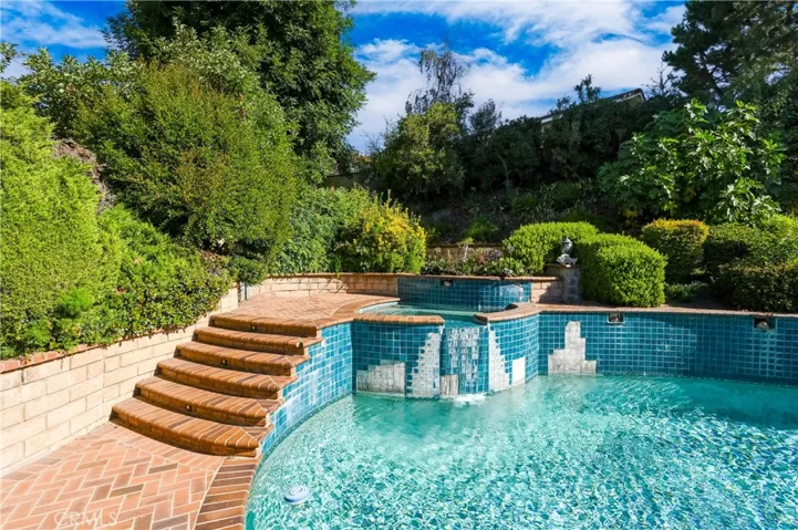 6880 Country Club Drive, La Verne, California 91750