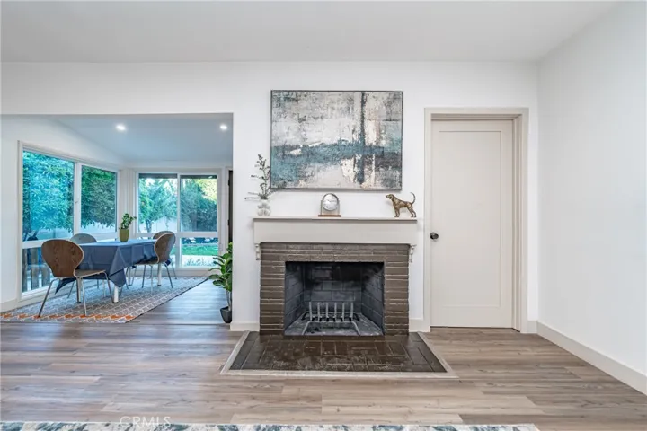 Living room w/ Fireplace