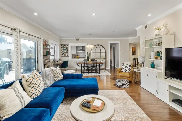 512 Esplanade Unit 103, Redondo Beach, California 90277