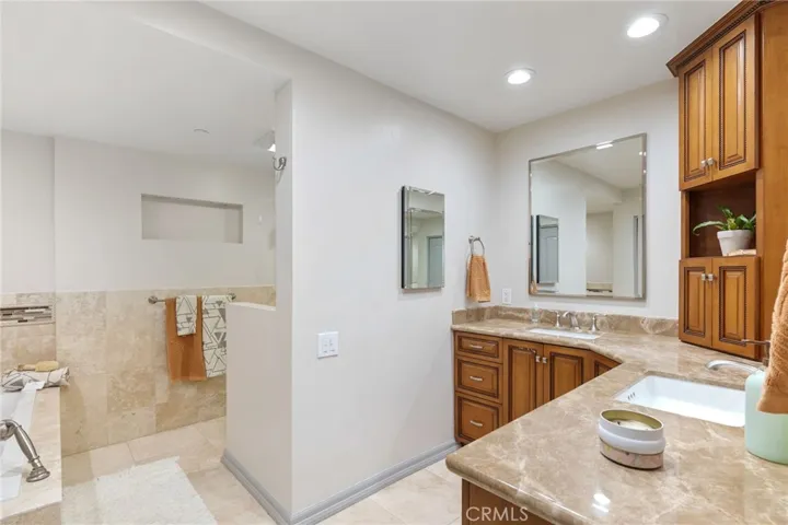 512 Esplanade Unit 103, Redondo Beach, California 90277