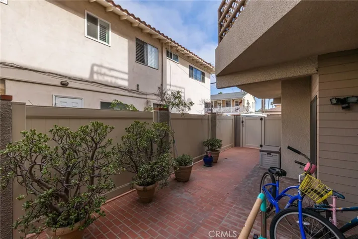 512 Esplanade Unit 103, Redondo Beach, California 90277