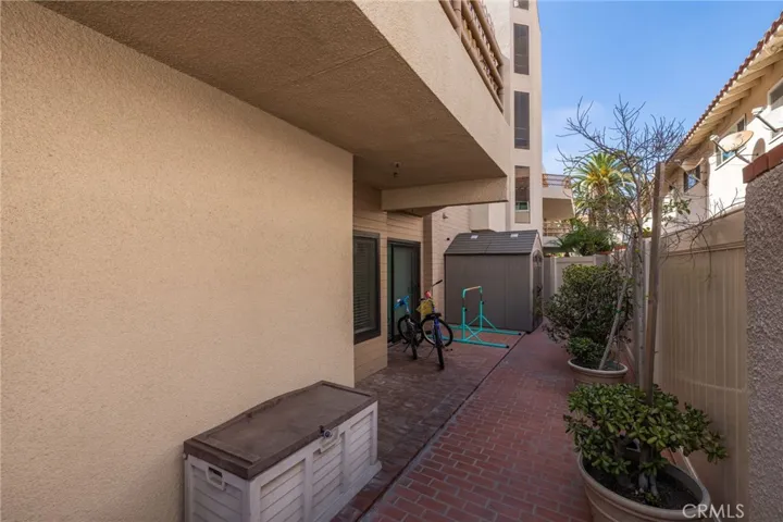 512 Esplanade Unit 103, Redondo Beach, California 90277