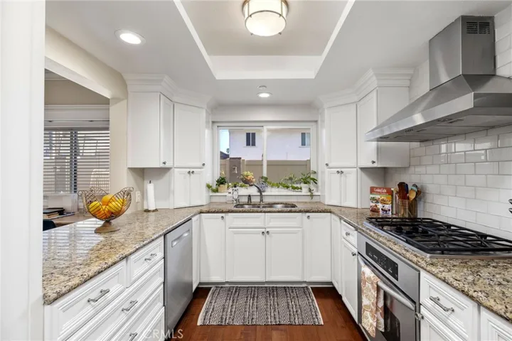 512 Esplanade Unit 103, Redondo Beach, California 90277