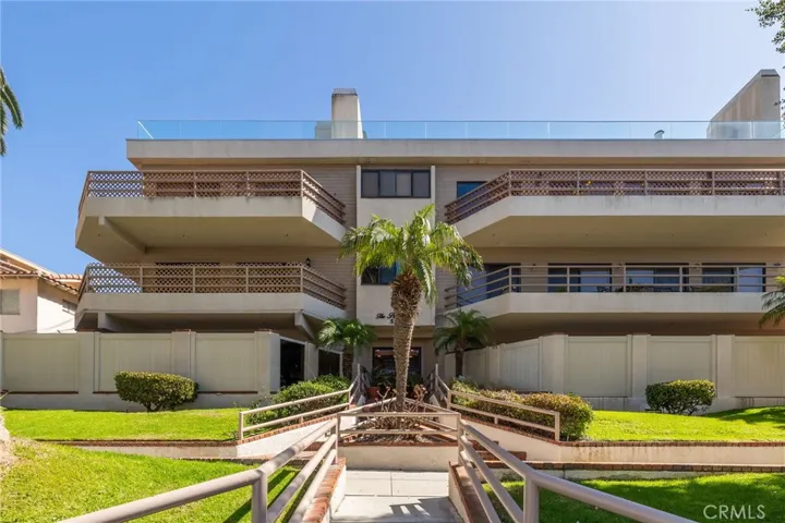 512 Esplanade Unit 103, Redondo Beach, California 90277