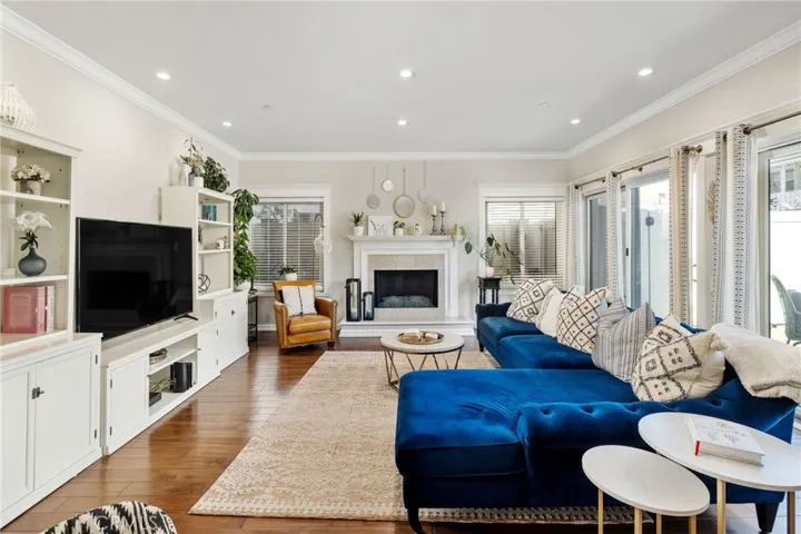 512 Esplanade Unit 103, Redondo Beach, California 90277