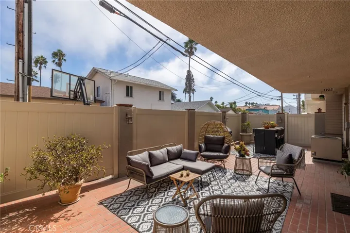 512 Esplanade Unit 103, Redondo Beach, California 90277