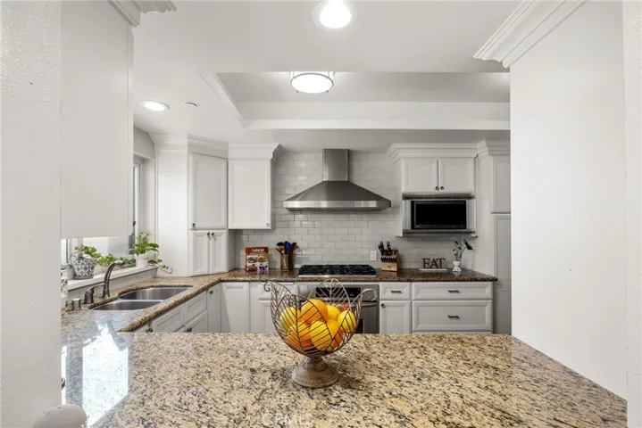 512 Esplanade Unit 103, Redondo Beach, California 90277