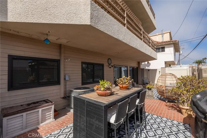 512 Esplanade Unit 103, Redondo Beach, California 90277