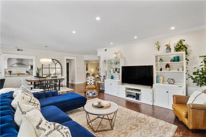 512 Esplanade Unit 103, Redondo Beach, California 90277