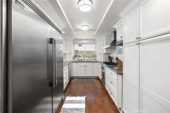 512 Esplanade Unit 103, Redondo Beach, California 90277