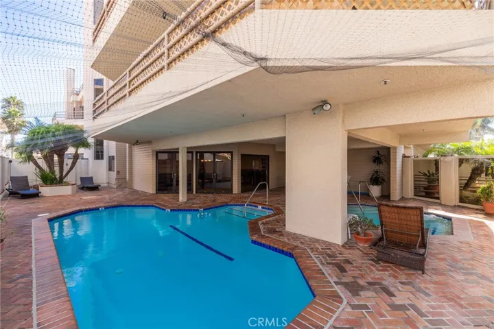 512 Esplanade Unit 103, Redondo Beach, California 90277