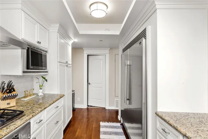 512 Esplanade Unit 103, Redondo Beach, California 90277