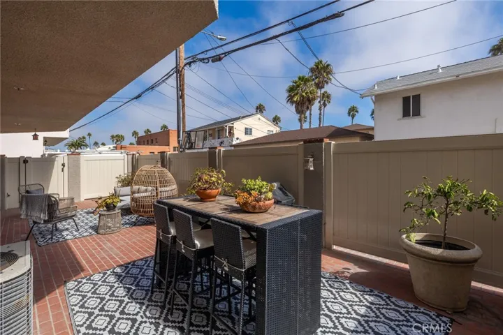 512 Esplanade Unit 103, Redondo Beach, California 90277