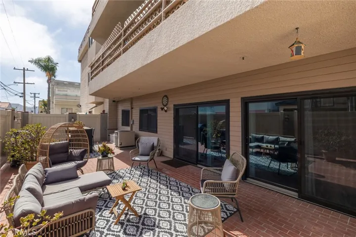 512 Esplanade Unit 103, Redondo Beach, California 90277