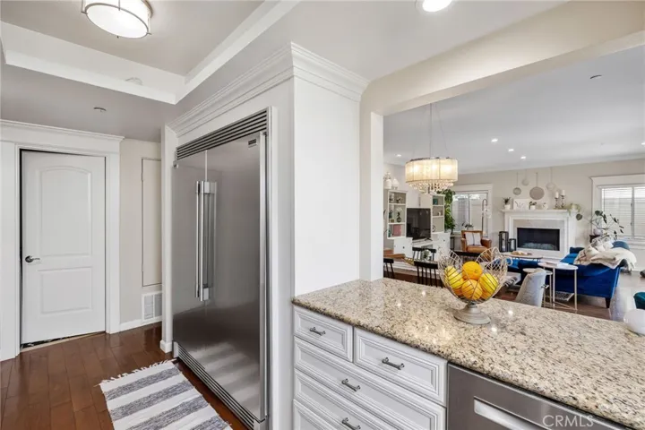 512 Esplanade Unit 103, Redondo Beach, California 90277