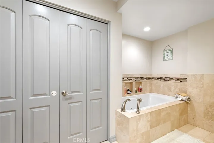 512 Esplanade Unit 103, Redondo Beach, California 90277