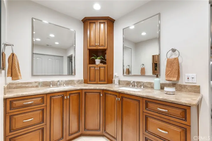 512 Esplanade Unit 103, Redondo Beach, California 90277