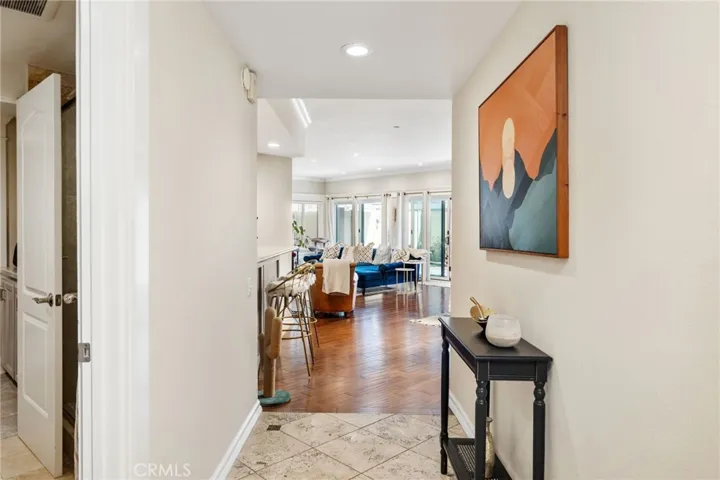 512 Esplanade Unit 103, Redondo Beach, California 90277