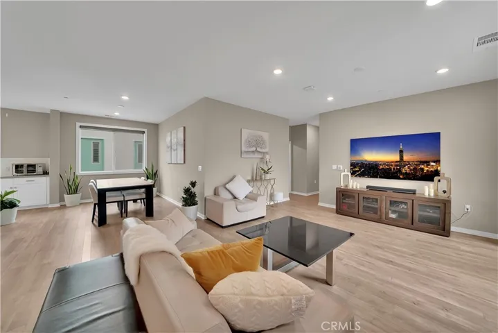 203 Bowery, Irvine, California 92612