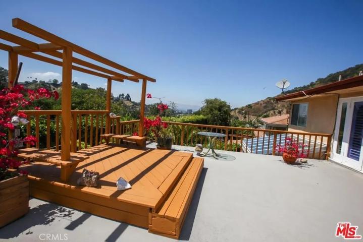3543 Stone Canyon Avenue, Sherman Oaks, California 91403