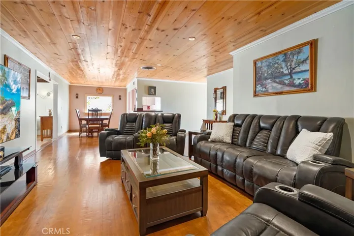 6520 Woodlake Avenue, West Hills, California 91307