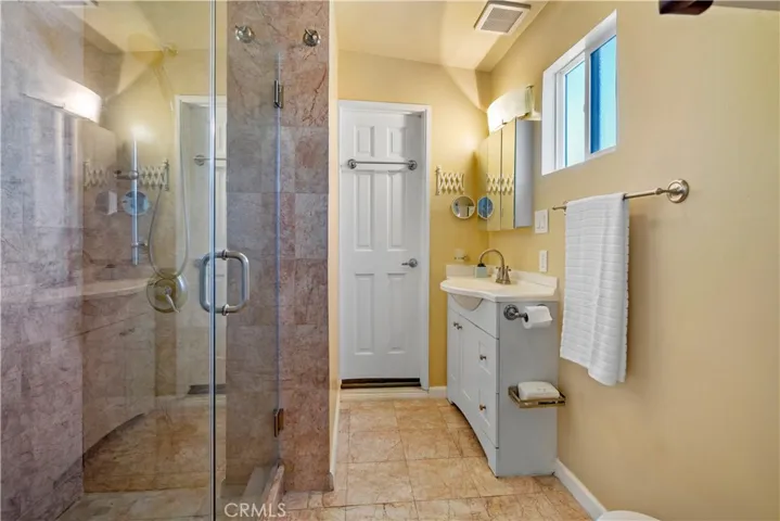 6520 Woodlake Avenue, West Hills, California 91307