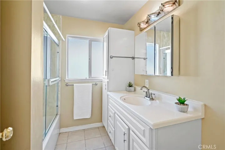 6520 Woodlake Avenue, West Hills, California 91307