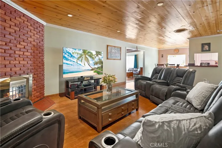 6520 Woodlake Avenue, West Hills, California 91307