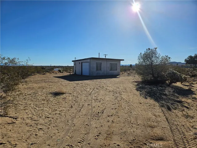 2135 Road Runner Lane, Landers, California 92285