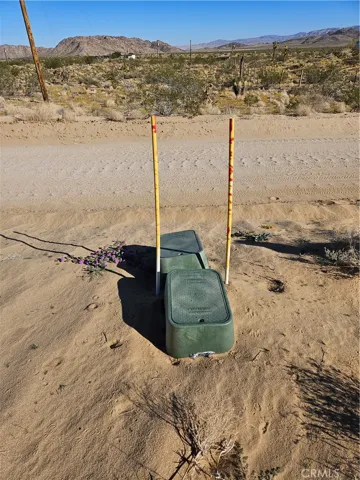 2135 Road Runner Lane, Landers, California 92285
