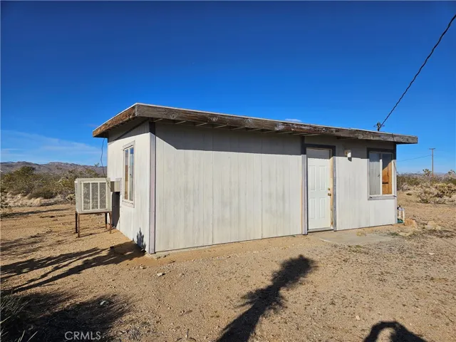 2135 Road Runner Lane, Landers, California 92285
