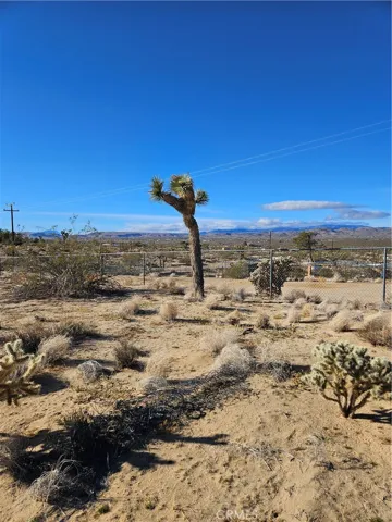 2135 Road Runner Lane, Landers, California 92285