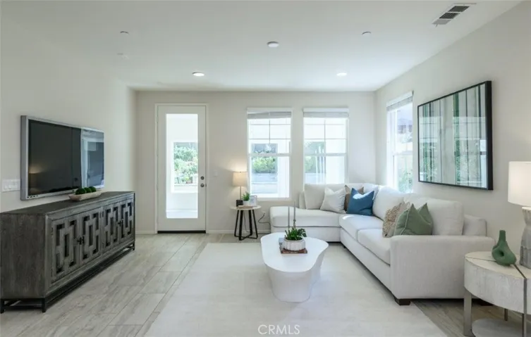 142 Violet Bloom, Irvine, California 92618