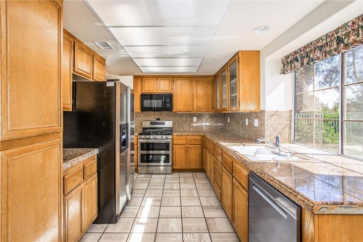 29183 Stonegate Lane, Highland, California 92346