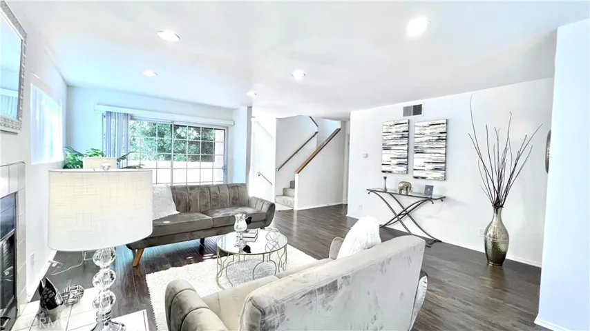 3101 Plaza Del Amo Unit 9, Torrance, California 90503